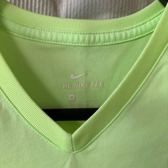 NIKE Mサイズ　蛍光黄緑色　半袖シャツの画像