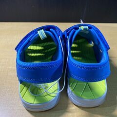 T87/コンブ キッズ サンダル ネイビー 22.5cm  水陸両用　足裏の形状に合わせて作られた履き心地が良いサンダルの画像