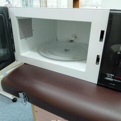 小型冷蔵庫とレンジの画像