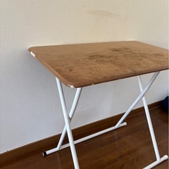 折りたたみテーブルの画像