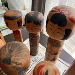伝統的な木製こけしセットの画像