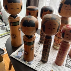 伝統的な木製こけしセットの画像