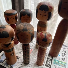 伝統的な木製こけしセットの画像
