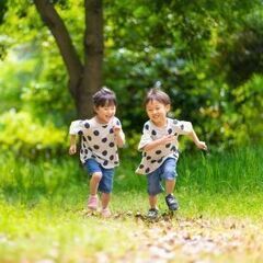 資格経験不問で「子どもと遊ぶ」お仕事🌼夕飯の支度や映画のレイトショーにも余裕で間に合うシフトが◎♪の画像