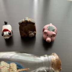 ボトルシップと動物置物セットの画像