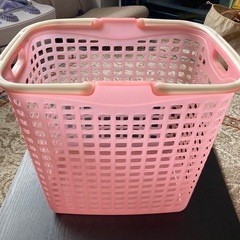 洗濯物カゴの画像