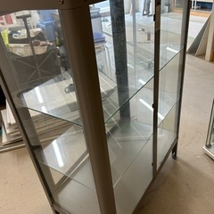 IKEAガラスキャビネットグレーの画像