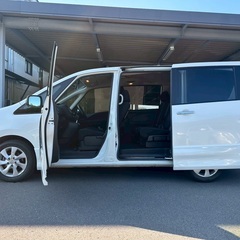 フリップダウンモニター付き☆8人乗り☆ガソリン代 節約☆S-HYBRID入りました‼️24年式☆月々1.2万円〜分割払い可❗️車検2年付き！大人気☆ニッサン セレナ☆フリップダウンモニター付き☆Bluetooth対応ナビ☆走行中DVD見れます☆ETC☆便利なバックカメラ☆ドラレコ付きのフル装備☆両側電動スライドドア☆ウィンカーミラー☆フル装備☆事故修復歴無し☆車内広々三列シート‼️の画像