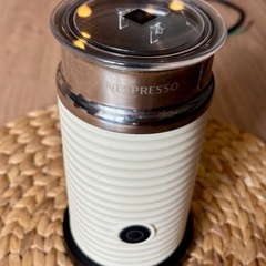 Nespresso コーヒーメーカーとエアロチーノの画像