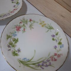 未使用　ノリタケ　カップ＆ソーサー花柄金彩２セット　花柄金彩小皿２枚の画像