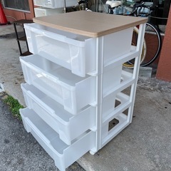 【ウッドトッププラチェスト 4段　ホワイト／ナチュラル】 幅63.2cm×奥行50.7×高さ95.1cm  クリーニング済み【11607】の画像