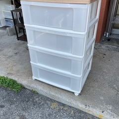 【ウッドトッププラチェスト 4段　ホワイト／ナチュラル】 幅63...