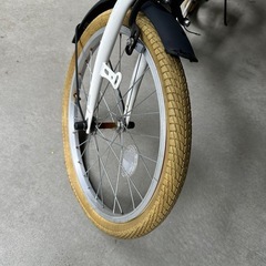 【販売7月末まで】GRAPHIS (グラフィス) 折りたたみ自転車 20インチ  6段変速 折りたたみカゴ 鍵 ライト の画像