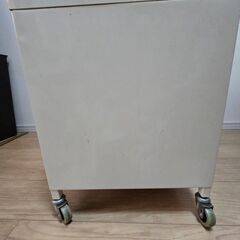 クラシックキャスター付きキャビネット(鍵無し)の画像