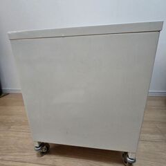 クラシックキャスター付きキャビネット(鍵無し)の画像