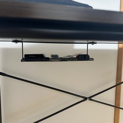 机と椅子のセットの画像