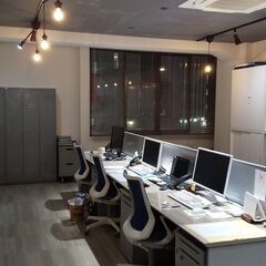 ママさん歓迎！服装髪型自由！通勤に便利な駅徒歩３０秒！未経験でもすぐに覚えられる内容の事務仕事ですの画像