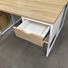 パソコン、オフィス　デスクの画像
