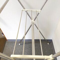 △ 洗濯物干しスタンド 室内物干し 室内干し 部屋干し メーカー不明 アルミ部分変色あり 現状渡しの画像