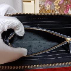 TORY BURCH　トリーバーチ　ラウンドジップ　花柄　ボーダー　エナメル質　長財布の画像