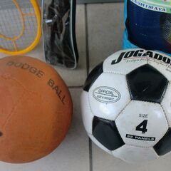 小学生外遊び　夏休みに　未使用スポーツコンボ7点セット＆バトミントンセット　サッカーボール　ドッジボール　ナイス蚊っち　等の画像