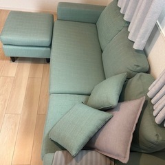脚置き付き3人掛けソファの画像