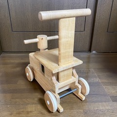 手押し車　足蹴り機関車　乗り物　木のオモチャ　足蹴りバイク　1歳〜　安全ゴム付きの画像
