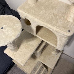 爪研ぎ付きキャットタワーの画像