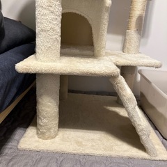 爪研ぎ付きキャットタワーの画像