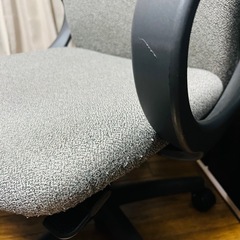 キャスターつき椅子
の画像