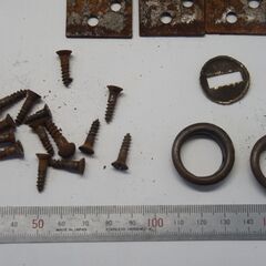 アンティーク　ビス、金具　足踏みミシンの台で使用　DIY素材の画像
