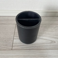 【新品未使用】 ペン&メガネスタンド ラウンド ブラック PUレザー 円筒の画像