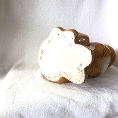 陶器の猫の置物の画像