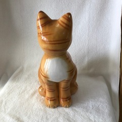 陶器の猫の置物の画像