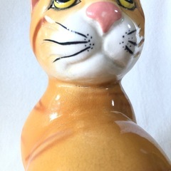 陶器の猫の置物の画像
