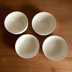 白い器　大小４個の画像