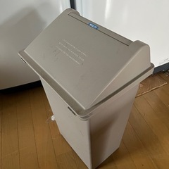 ①ゴミ箱　１つ500円の画像