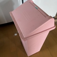 ①ゴミ箱　１つ500円の画像