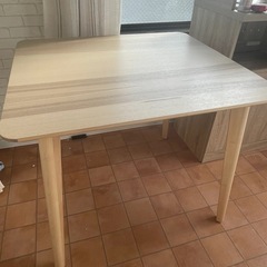 IKEAテーブルの画像