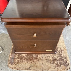 ナイトテーブル・サイドテーブル(木製、フランベット製)
