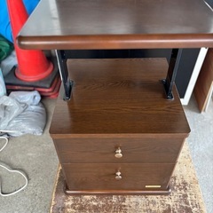 ナイトテーブル・サイドテーブル(木製、フランベット製)
の画像
