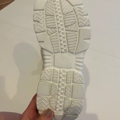GU ボリュームソールパフィースポーツサンダル M オフホワイトの画像