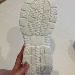 GU ボリュームソールパフィースポーツサンダル M オフホワイトの画像