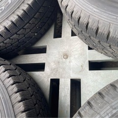 ハイエースGranverd 195/80R15 スタッドレスタイヤ付 4本セットの画像