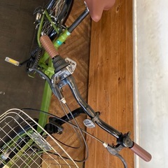 【SALE！7月末まで防犯登録無料！ PROGEAR前後タイヤ・チューブ新品！】 LEDオートライト　6段変速　20インチ折りたたみ自転車　モスグリーンの画像