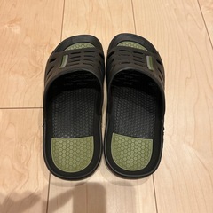 サンダル（未使用）とマスクケース