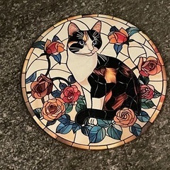 木製　猫のコースターの画像