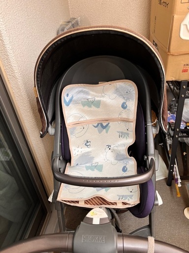 Stokke ハイシートタイプのベビーカー（高景観タイプ）