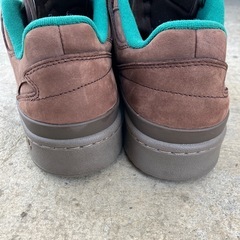 adidas スニーカーの画像