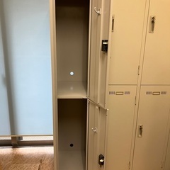 美品！2段ロッカー(鍵付き)の画像